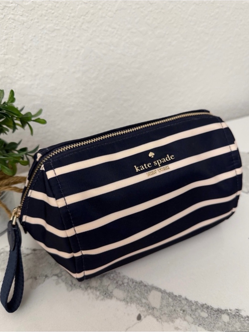 Kate Spade New York Chelsea Nylon Medium Cosmetic Case. - Picture 3 of 6